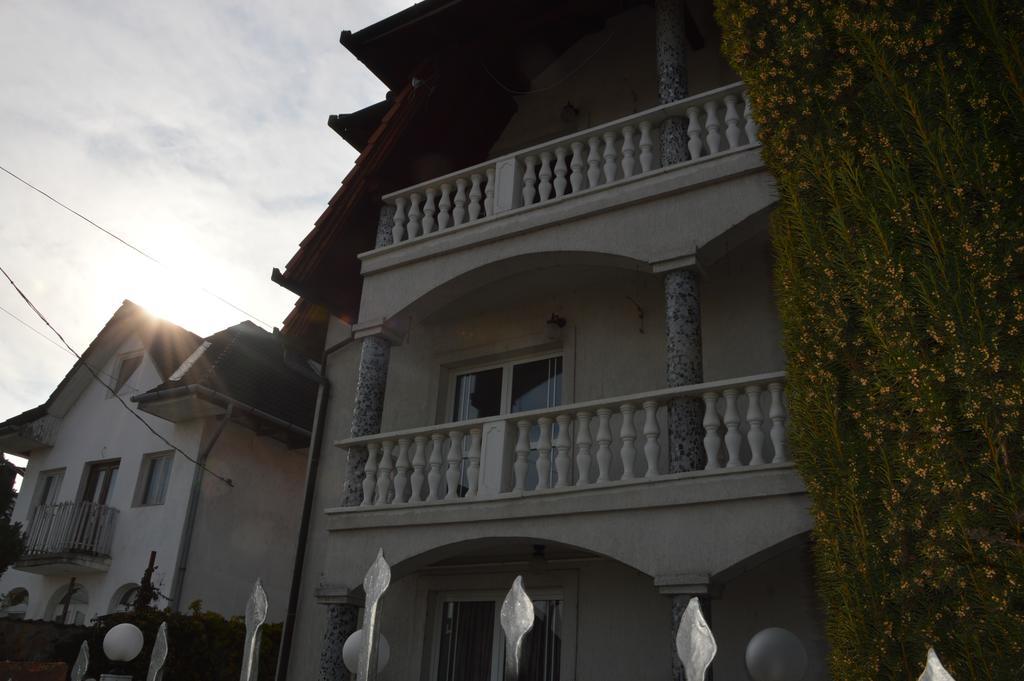 Kristaly Apartman Bed & Breakfast Heviz Exterior photo