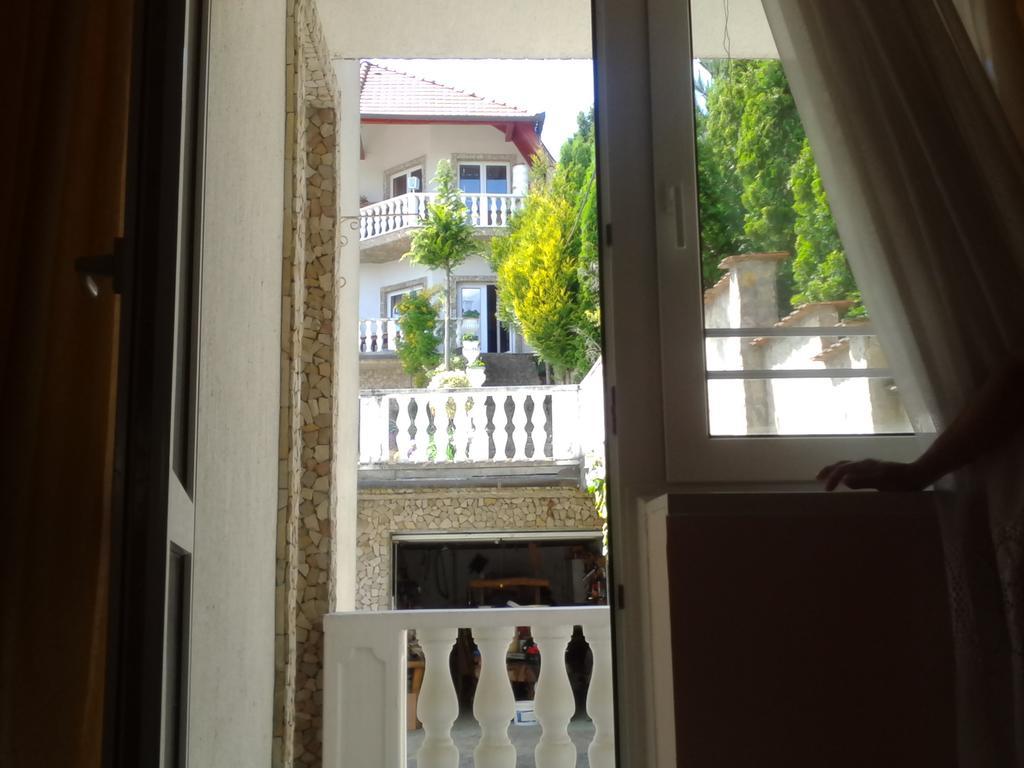 Kristaly Apartman Bed & Breakfast Heviz Exterior photo