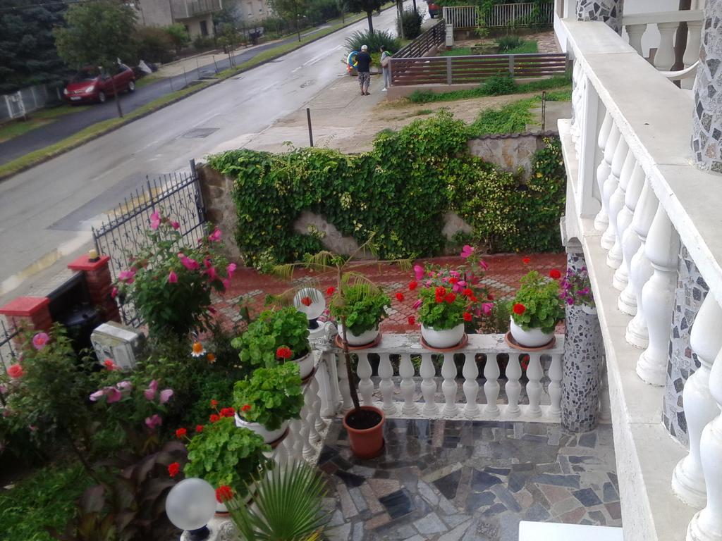 Kristaly Apartman Bed & Breakfast Heviz Exterior photo