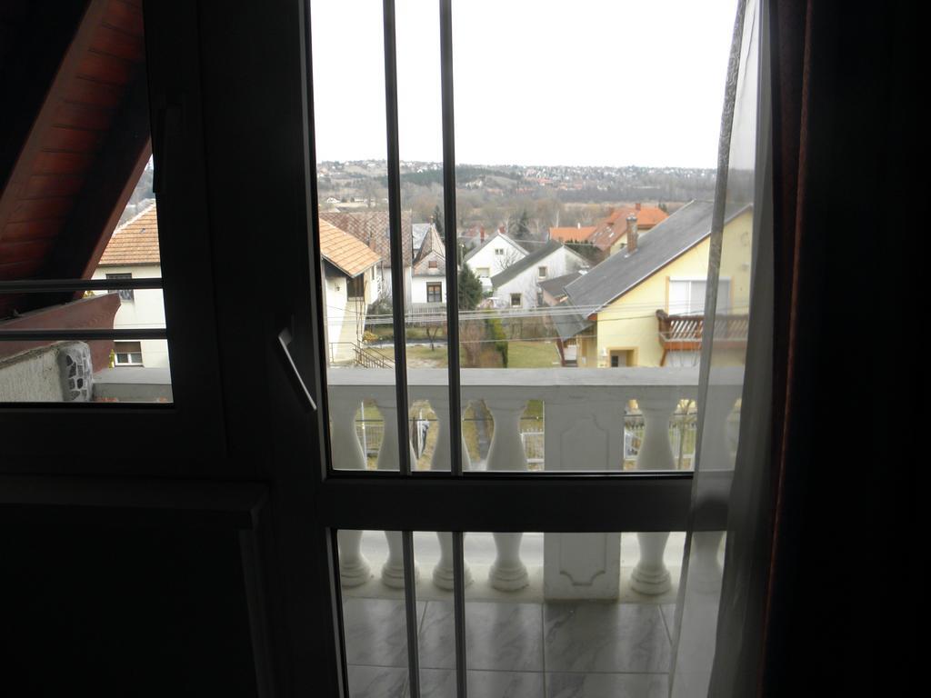 Kristaly Apartman Bed & Breakfast Heviz Exterior photo