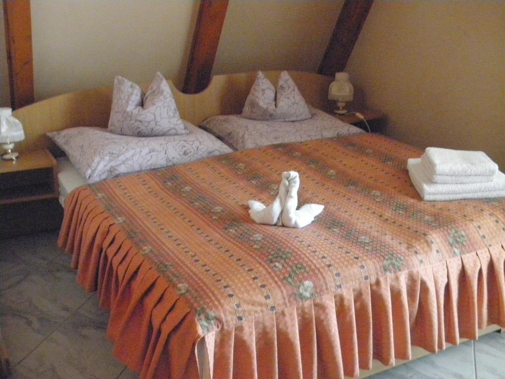 Kristaly Apartman Bed & Breakfast Heviz Exterior photo