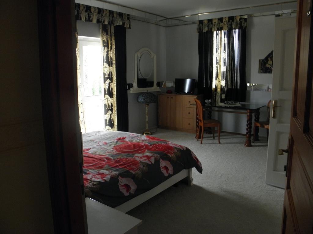 Kristaly Apartman Bed & Breakfast Heviz Exterior photo