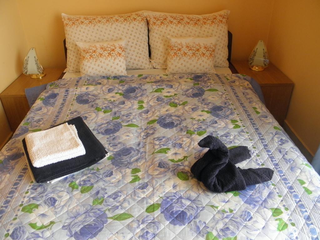 Kristaly Apartman Bed & Breakfast Heviz Exterior photo