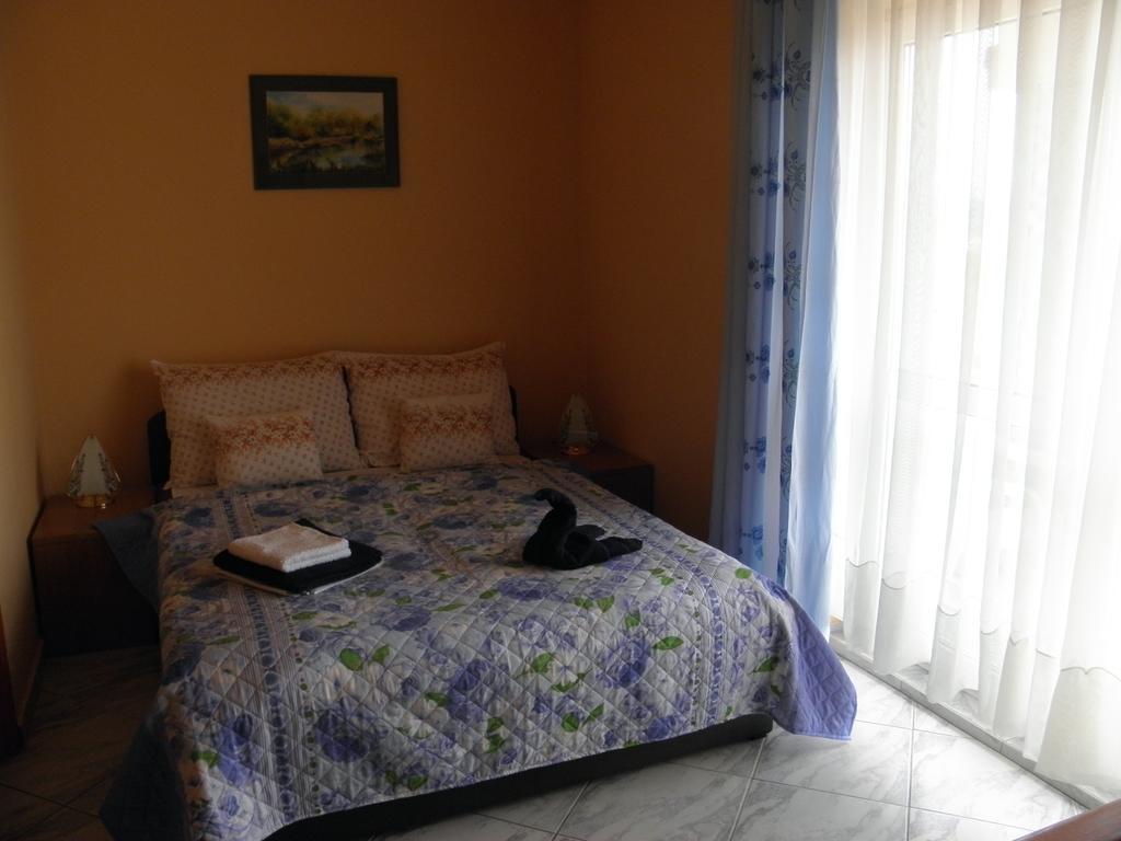 Kristaly Apartman Bed & Breakfast Heviz Exterior photo