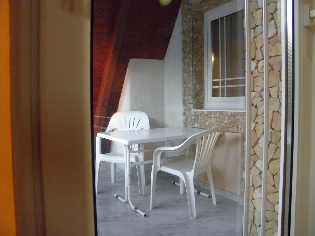 Kristaly Apartman Bed & Breakfast Heviz Exterior photo