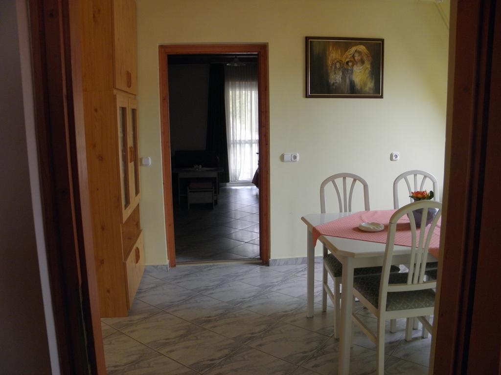 Kristaly Apartman Bed & Breakfast Heviz Exterior photo