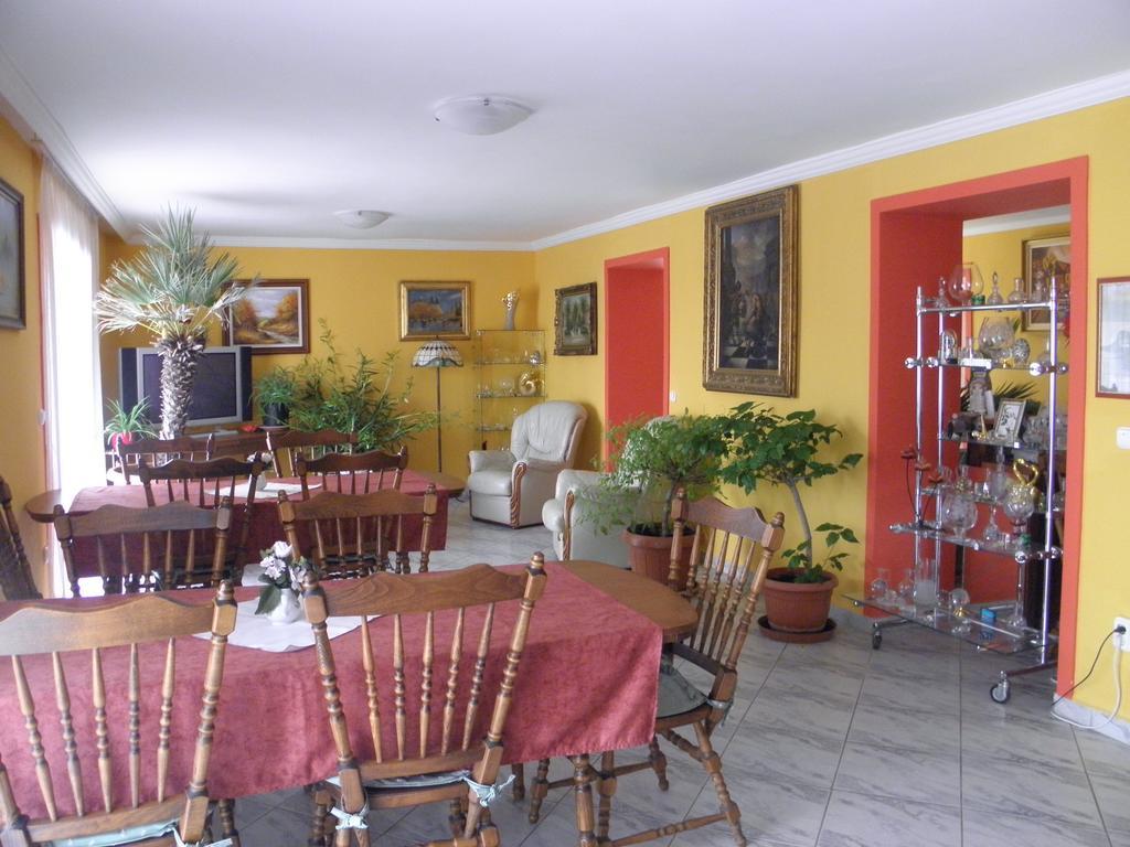 Kristaly Apartman Bed & Breakfast Heviz Exterior photo
