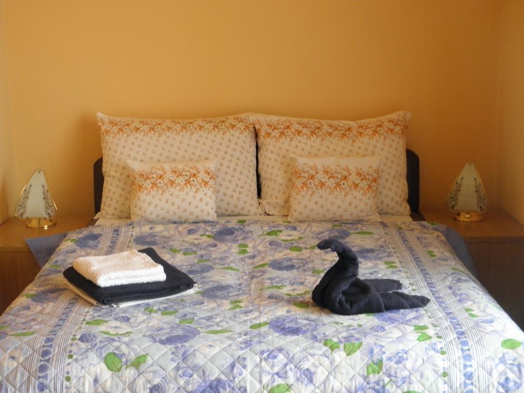 Kristaly Apartman Bed & Breakfast Heviz Exterior photo