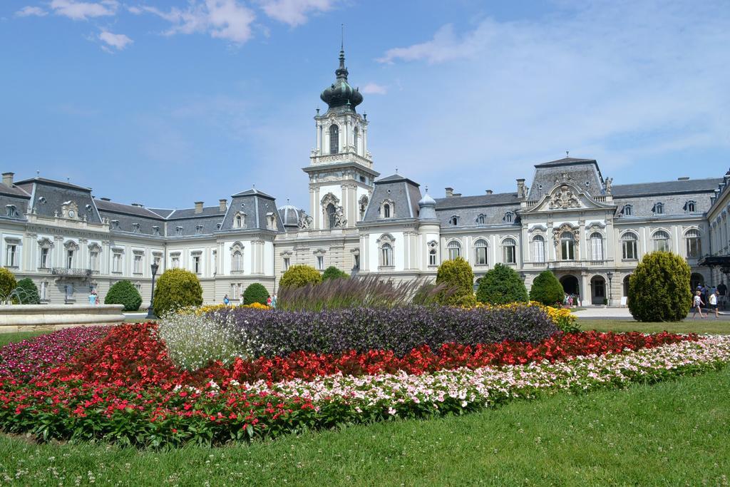 Kristaly Apartman Bed & Breakfast Heviz Exterior photo