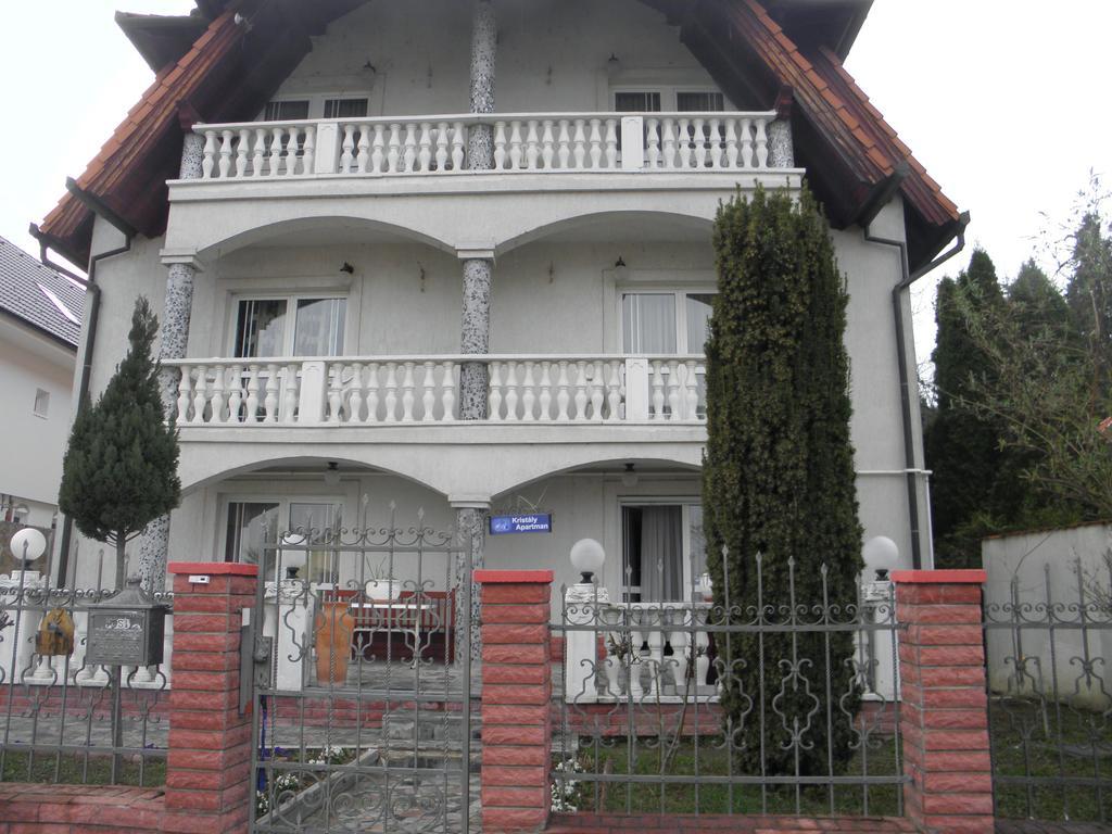 Kristaly Apartman Bed & Breakfast Heviz Exterior photo