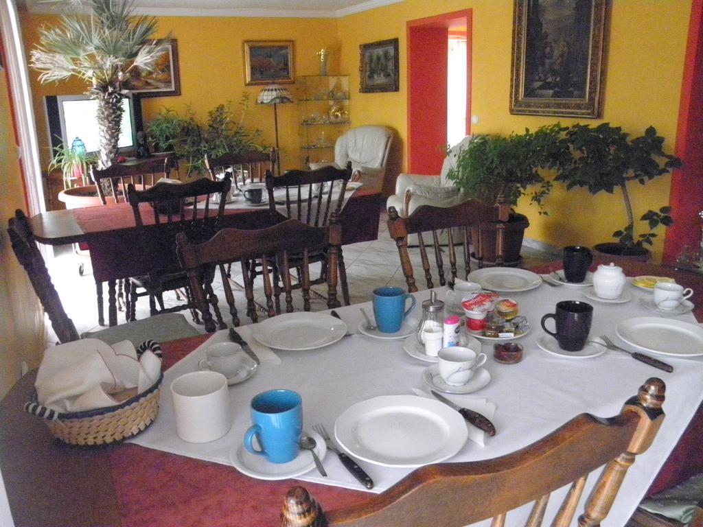 Kristaly Apartman Bed & Breakfast Heviz Exterior photo