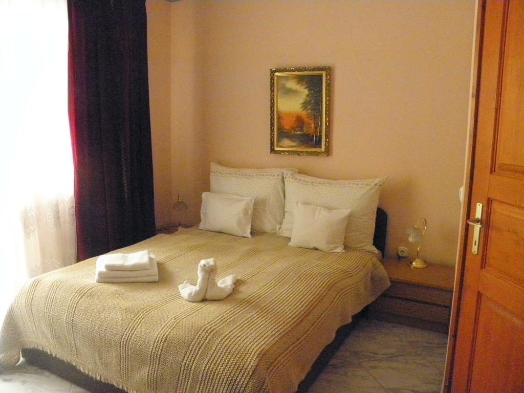 Kristaly Apartman Bed & Breakfast Heviz Exterior photo