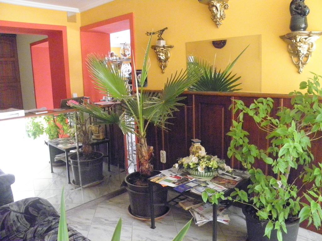 Kristaly Apartman Bed & Breakfast Heviz Exterior photo